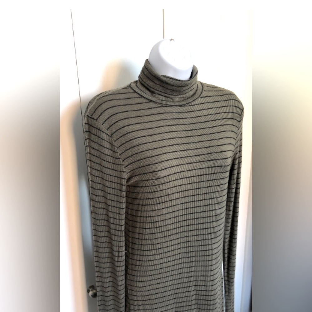 MOSSIMO LONG LIGHTWEIGHT CHARCOAL GRAY & BLACK STRIPED TURTLENECK KNIT TOP SMALL - Picture 2 of 9